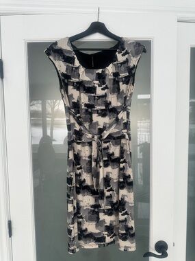 Abstract Print Tie-Waist Cap Sleeve Dress - Black & Cream